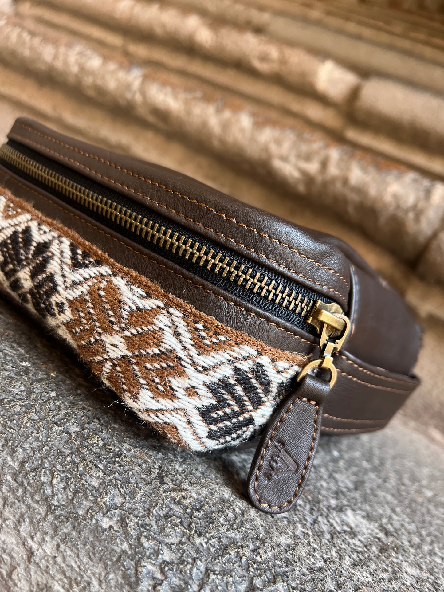 Estuche viajero de cuero - 12 x 7 x 9 cm