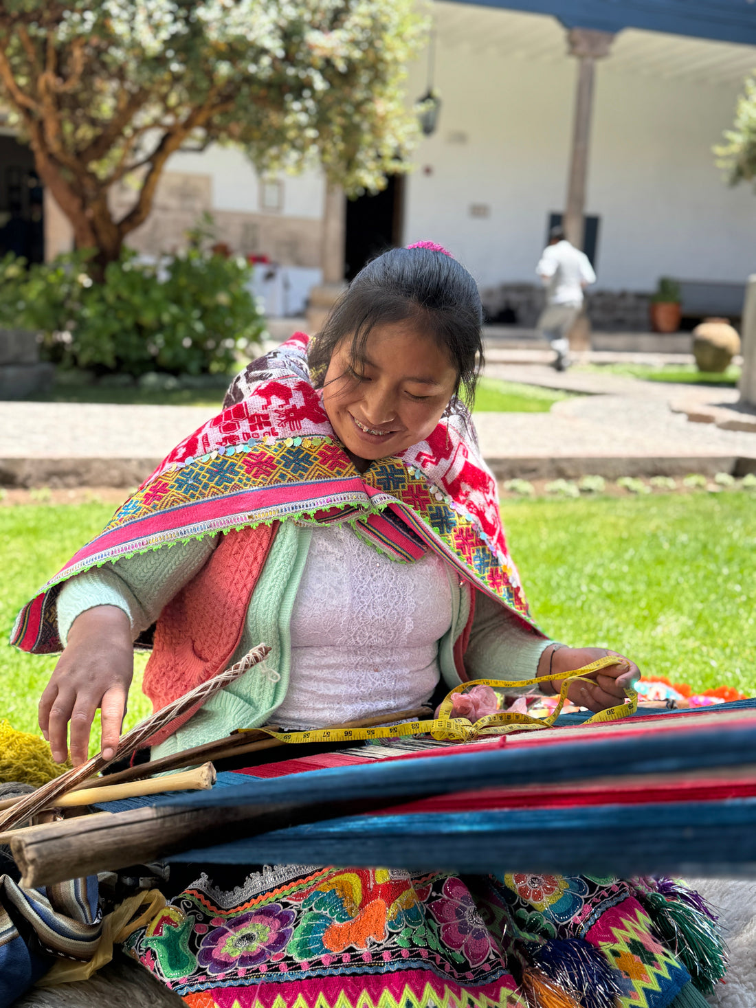 Cómo el arte textil se convierte en motor de desarrollo para mujeres altoandinas
